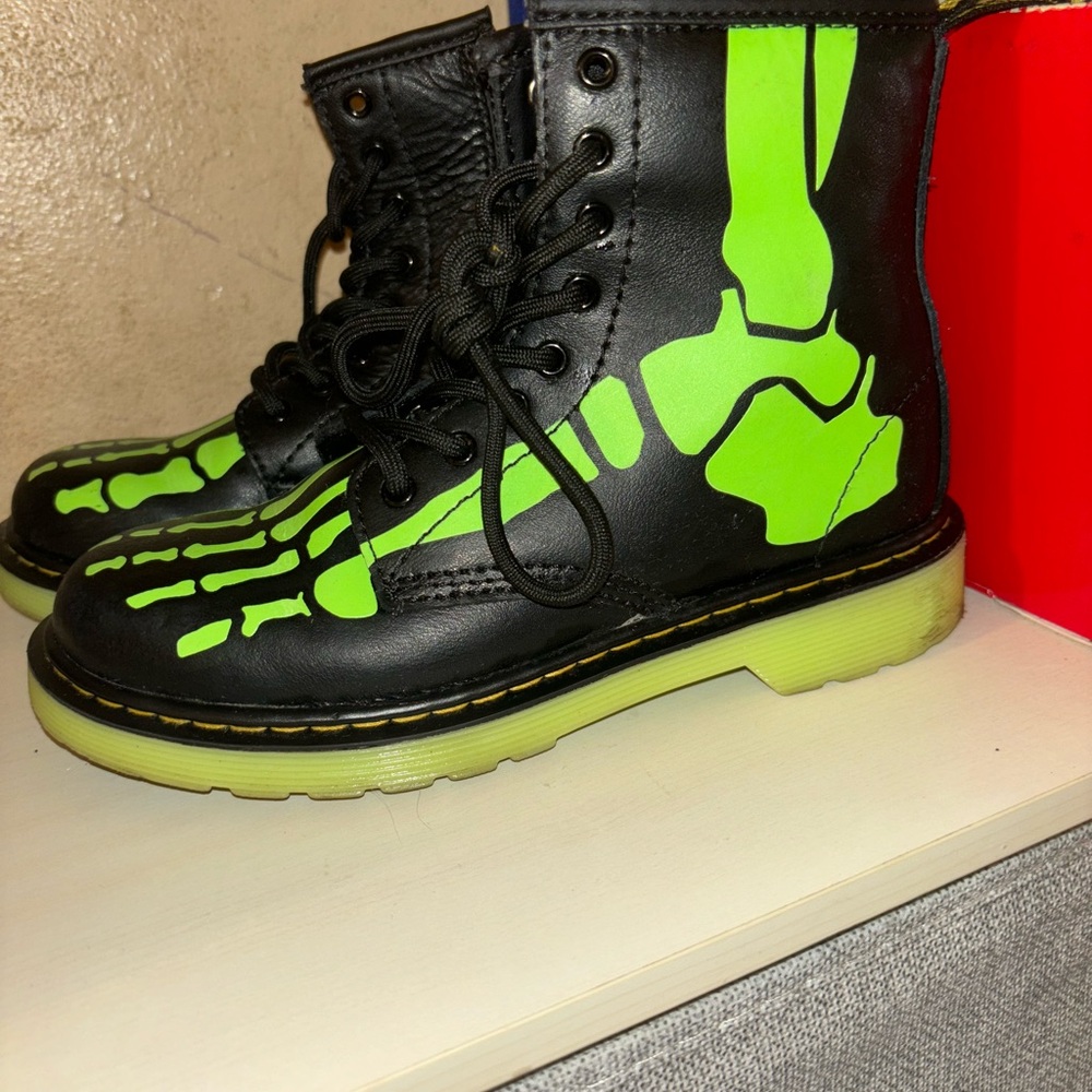 Skeleton Dr. Martens